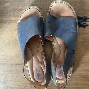 Born Inlet Slip on Leather Sandals Sz 8